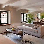 Brown House & Hotel Trogir