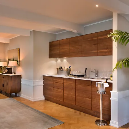 Brown House & فندق