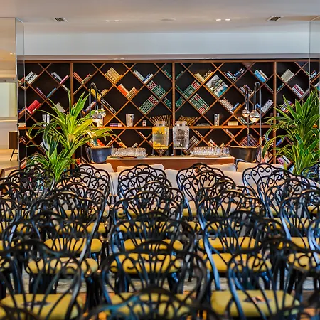 Hotel Brown House & 4*