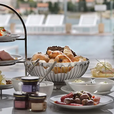 Brown House & トロギール