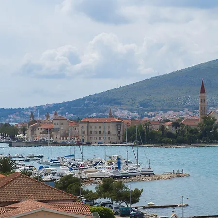 Brown House & Hotel Trogir