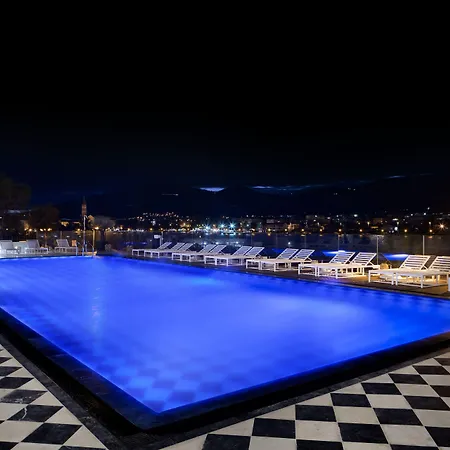 Hotel Brown House & 4*