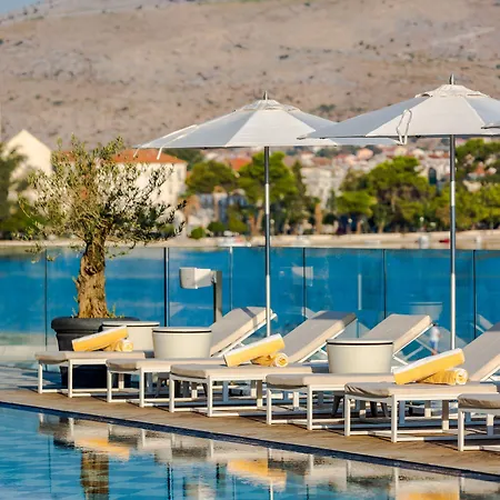 ホテル Brown House &