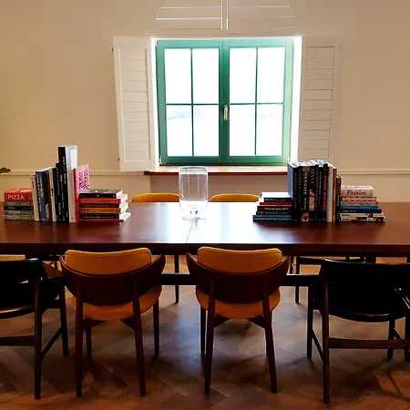 Brown House & トロギール