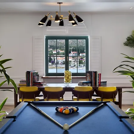 Brown House & トロギール