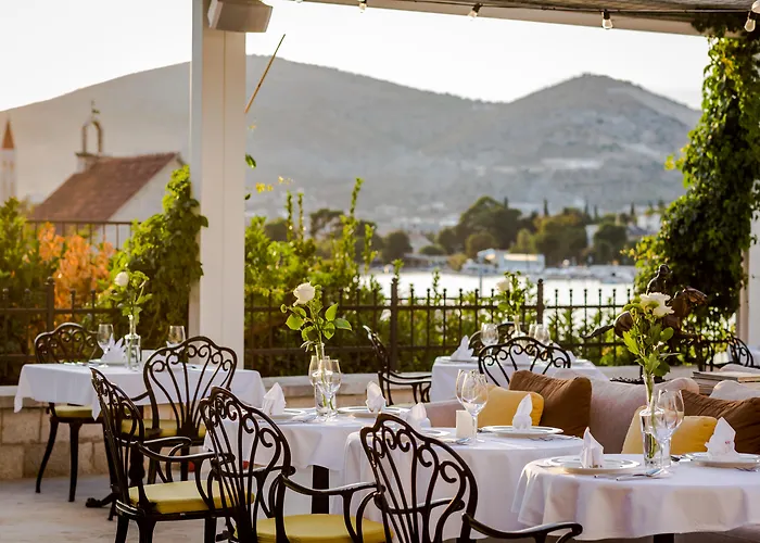 Hotel Brown House & Trogir