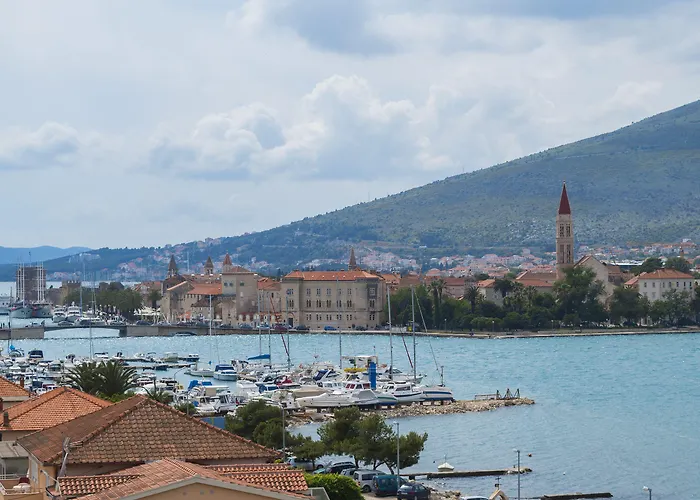 Brown House & Hotel Trogir
