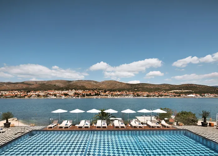 Hotel Brown House & Trogir