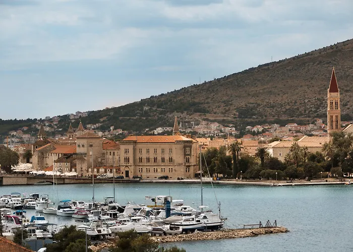 Brown House & 4* Trogir