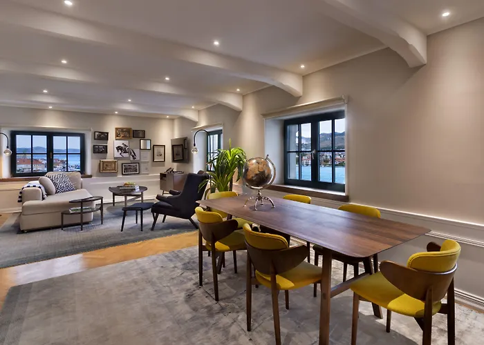 Brown House & Hotel 4*