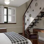 Готель Brown House & 4*