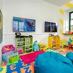 Готель Brown House & 4*