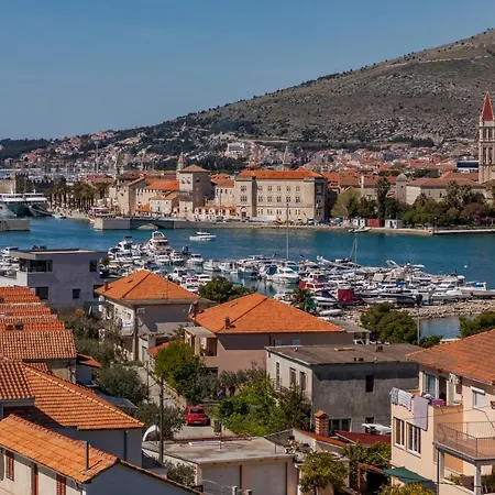 Brown House & Trogir
