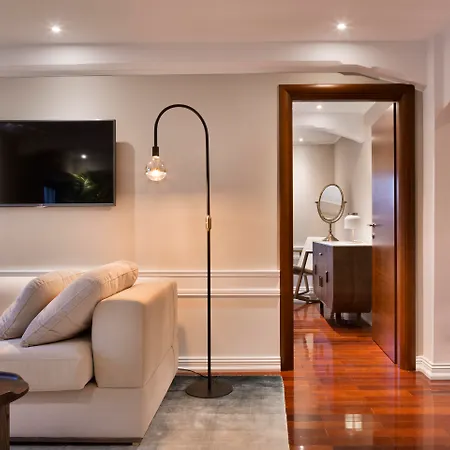 Brown House & Hotel 4*