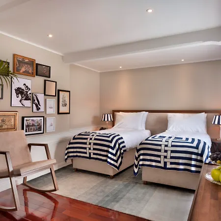 Hotel Brown House &