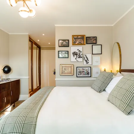 Brown House & Rezort Trogir