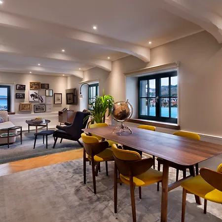 Hotel Brown House & 4*