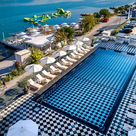 Brown House & Hotel 4*