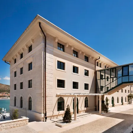 Brown House & 4* Trogir
