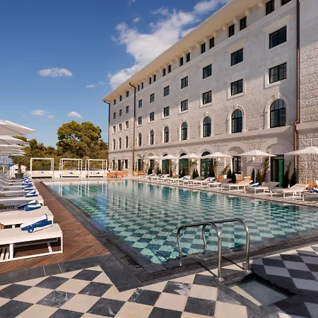 Ξενοδοχείο Brown House & Τρογκίρ