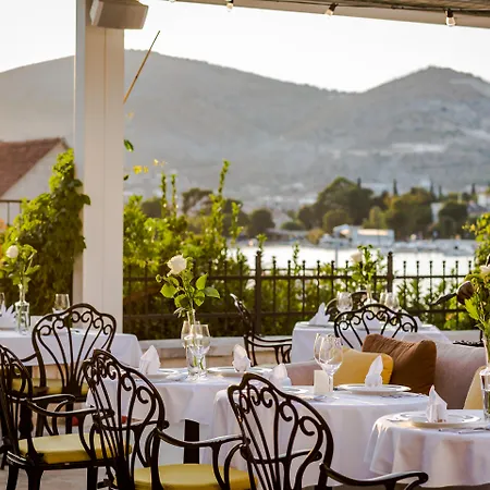 Hotel Brown House & Trogir