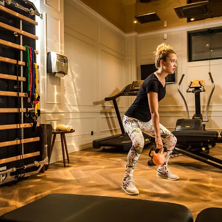 Hotel Brown House & 4*