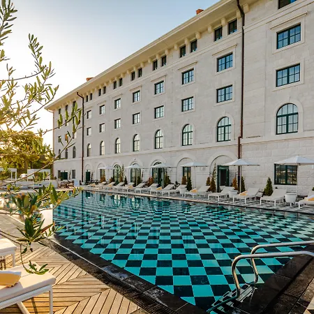 Hotel Brown House & Trogir