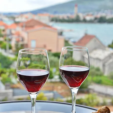 Hotel Brown House & Trogir