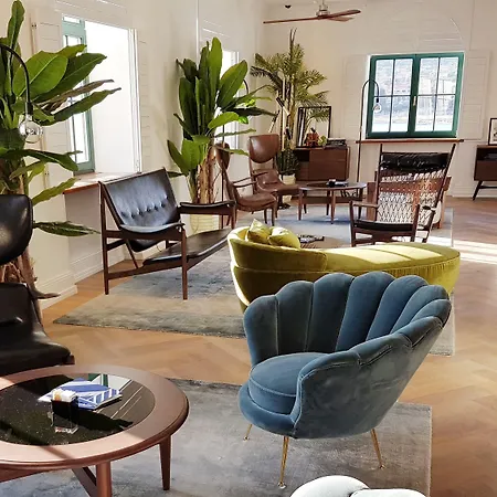 Rezort Brown House & 4*