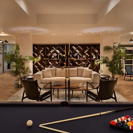 Rezort Brown House & 4*