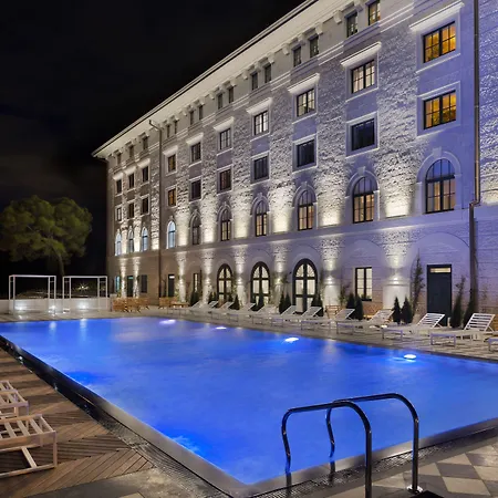 Brown House & Trogir