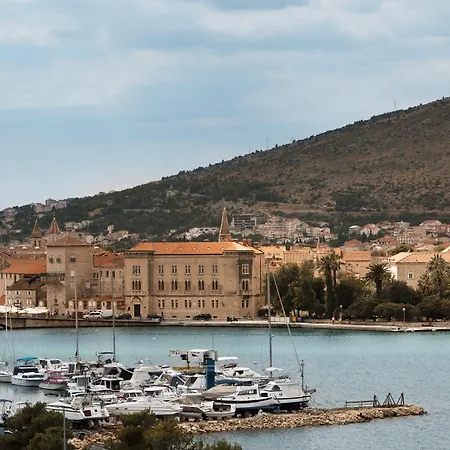 Brown House & 4* Trogir