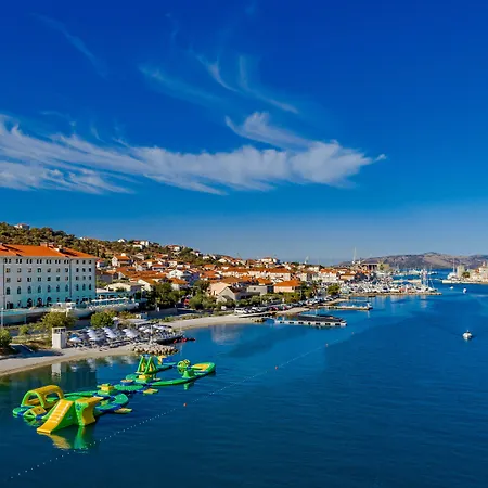 Resort Brown House & Trogir