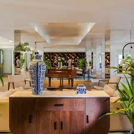 Brown House & 4*