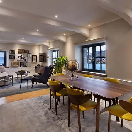 Brown House & Hotel 4*