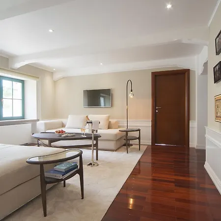 Brown House & Hotel 4*