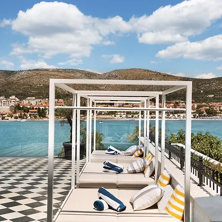 Hotel Brown House & Trogir