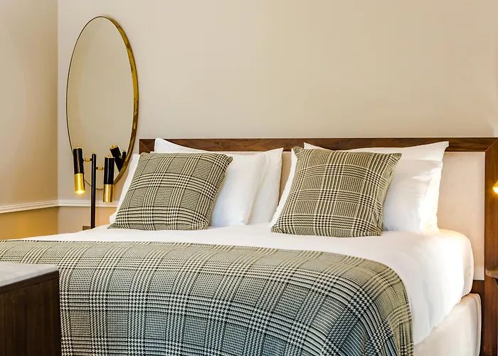 Brown House & 4* Τρογκίρ