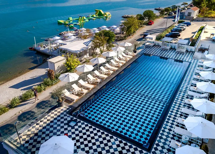 Brown House & Hotel 4*