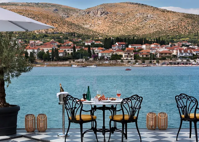 Brown House & 4* Τρογκίρ