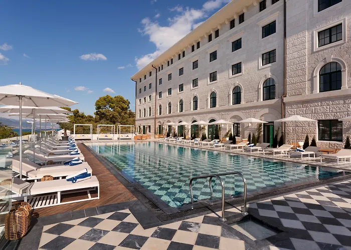 Ξενοδοχείο Brown House & Τρογκίρ