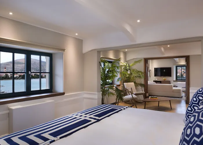 Hotel Brown House &