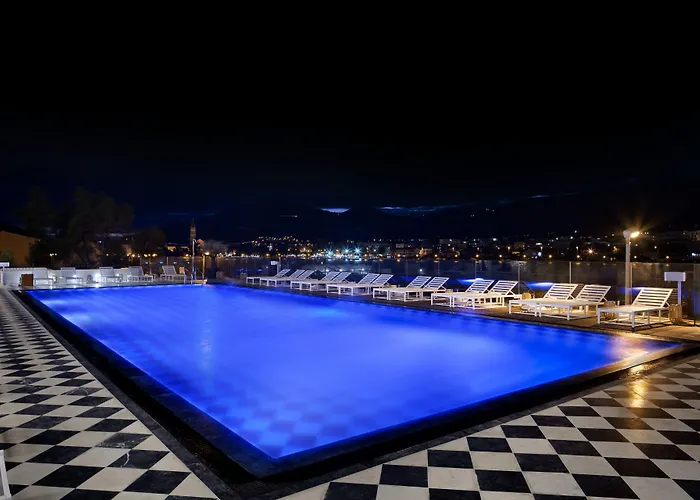 Ξενοδοχείο Brown House & 4*