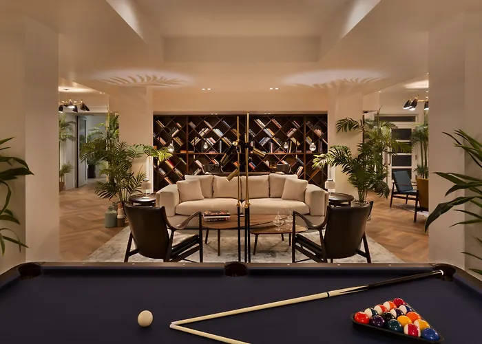 Hotel Brown House & 4*