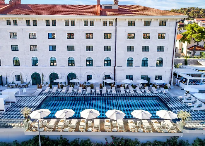 Brown House & Hotel