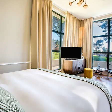 Brown House & 4* Трогір